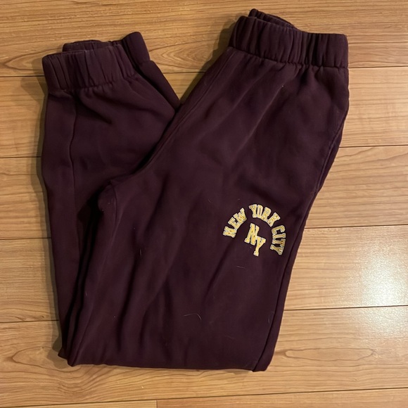 Set-Olfit-Hollister burgundy, New York cropped sweatshirt and sweatpants - Picture 3 of 9